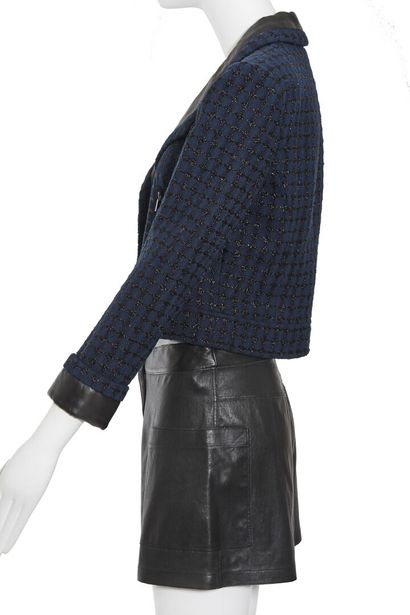 CHANEL Un ensemble Chanel en tweed et cuir, vers 2005,

A Chanel tweed and leather...