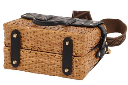 FENDI Un sac en osier Fendi, moderne,

A Fendi wicker basket bag, modern,

stamped,...
