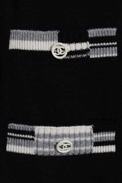 CHANEL A Chanel cashmere cardigan, 2000s

A Chanel cashmere cardigan, 2000s

labeled,...