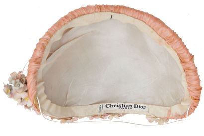 DIOR A Christian Dior toque applied with silk velvet pink blooms to rear, 1950s

A...