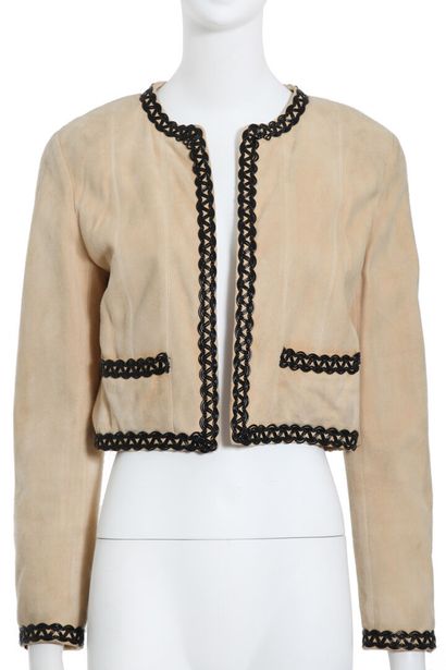 CHANEL Une veste courte en daim de Chanel, printemps-été 1994,

A Chanel buff suede...