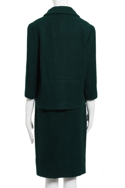 CHRISTIAN DIOR Costume en laine bouclée vert bouteille Christian Dior London, début...