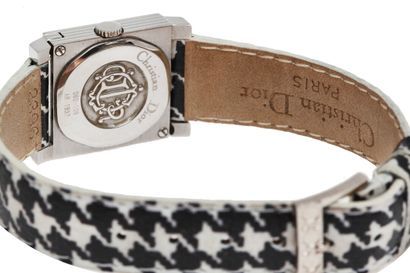 DIOR Une montre Christian Dior à bracelets interchangeables, moderne

A Christian...