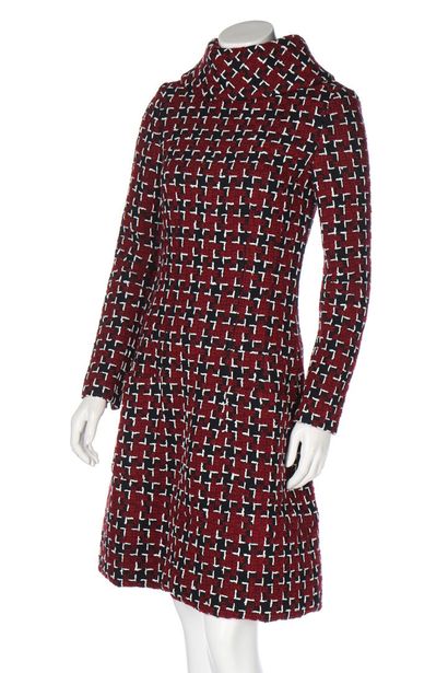 CHANEL Une robe en tweed à carreaux pied-de-poule de Chanel, automne-hiver 2015-16,

A...