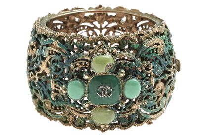 CHANEL A Chanel green-painted filigree metal cuff-braclet, modern,

A Chanel green-painted...