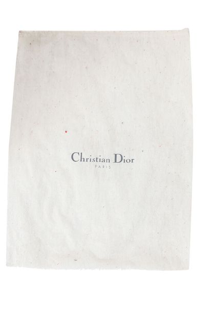 DIOR Un sac à main Dior en cuir noir, années 2000

A Dior black leather handbag,...