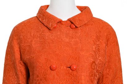 Hubert de Givenchy Un manteau en soie brocatelle orange Hubert de Givenchy couture,...