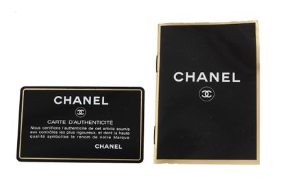 CHANEL Un sac Chanel en cuir agneau marine matelassé, réédition, 1994-96

A Chanel...