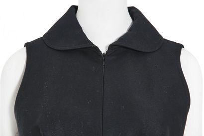 ALAÏA Une robe Azzedine Alaïa en coton matelassé noir, moderne,

An Azzedine Alaïa...