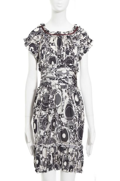 CHANEL Une robe d'été en jersey de soie imprimé de Chanel, vers 2008,

A Chanel printed...