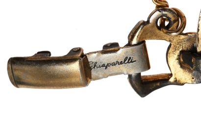 SCHIAPARELLI Un bracelet Schiaparelli, 1955,

A Schiaparelli bracelet, 1955,

signed,...