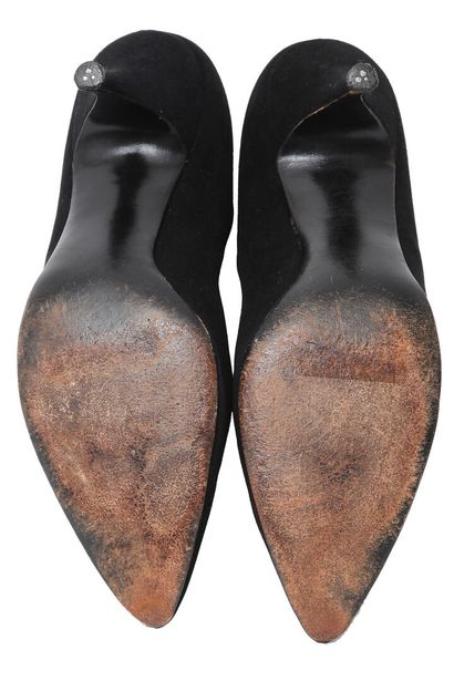 DIOR Une paire de chaussures en satin noir Roger Vivier pour Christian Dior, début...