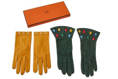 Hermès/YSL A pair of Hermès yellow leather gloves

A pair of Hermès yelllow leather...