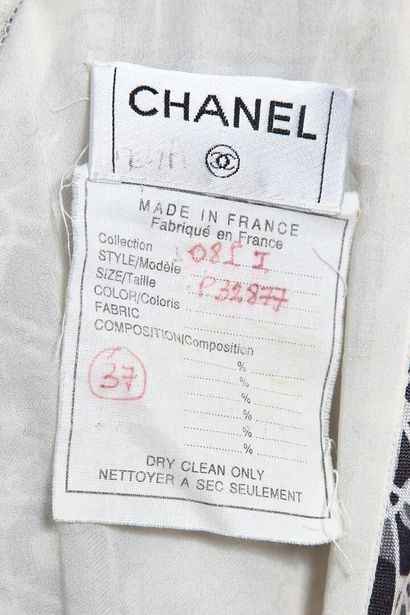 CHANEL Une robe d'été en jersey de soie imprimé de Chanel, vers 2008,

A Chanel printed...