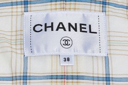 CHANEL Une veste en tweed de coton et de soie blanc cassé Chanel, Resort 2020

A...