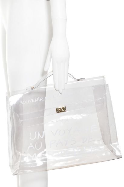 HERMES Un sac vinyle transparent Hermès souvenir de l'exposition du sac Kelly, 1997,

An...
