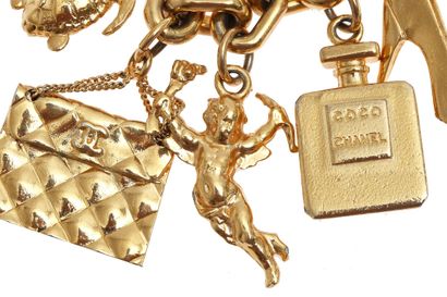 CHANEL Un bracelet "charm" par Chanel, années 1990

A Chanel 'lucky charm' bracelet,...