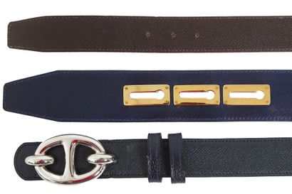 HERMES Une ceinture réversible Hermès en cuir avec boucle en métal argenté, 1994,

An...