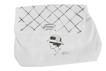 CHANEL Un sac 2.55 en cuir agneau matelassé 'Parisienne' de Chanel, 20

A Chanel...