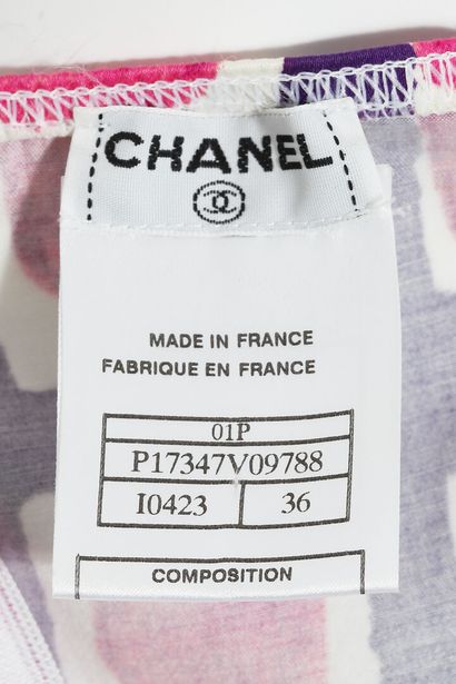 CHANEL Une robe d'été Chanel, probablement printemps-été 2001,

A Chanel summer dress,...