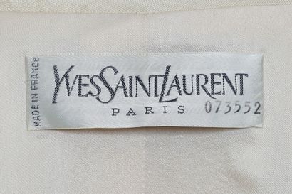 Yves Saint LAURENT Une veste en laine ivoire Yves Saint Laurent, circa 2001,

An...