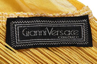 VERSACE Un châle en mousseline de soie perlée Gianni Versace, début des années 1990

A...