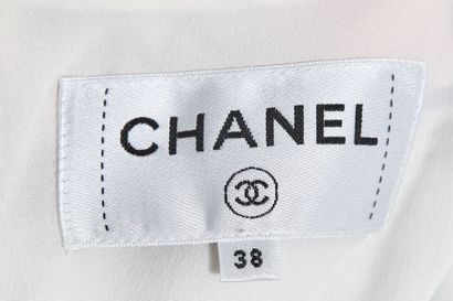 CHANEL Une robe d'été en soie Chanel, Resort 2019,

A Chanel silk summer dress, Resort...