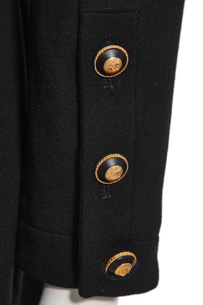 CHANEL Une veste en laine noire Chanel, automne-hiver 1993-94,

A Chanel black wool...