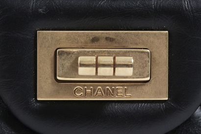CHANEL Un sac en cuir agneau matelassé 'casino' de Chanel 2.55, printemps-été 2016

A...