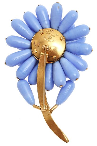 CHANEL Chanel blue glass flower brooch by Gripoix, 1970s

A Chanel by Gripoix blue...