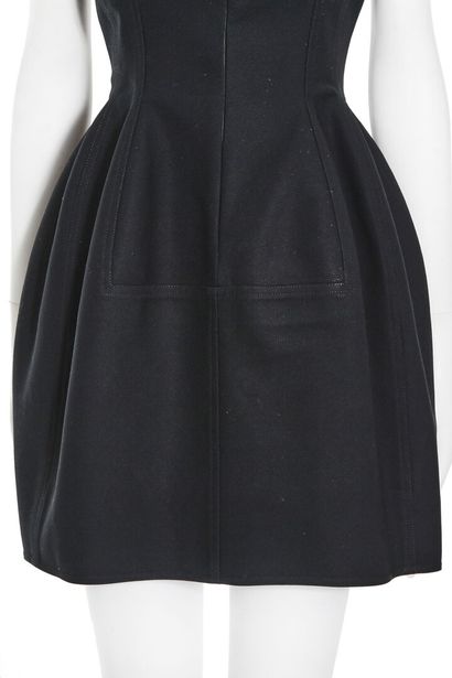 ALAÏA Une robe Azzedine Alaïa en coton matelassé noir, moderne,

An Azzedine Alaïa...