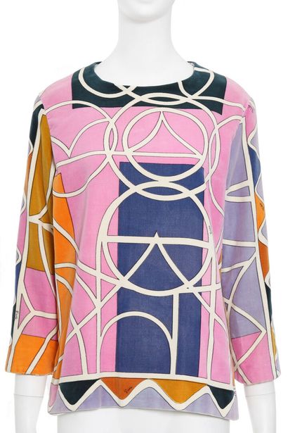 PUCCI Un haut en velours imprimé Pucci, années 1960,

A Pucci printed velvet top,...