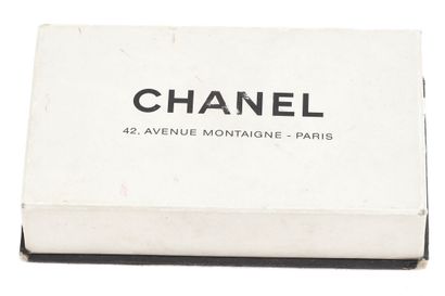 CHANEL Une paire de pendants d'oreilles en miroir de Chanel, années 1980, 
 
A pair...