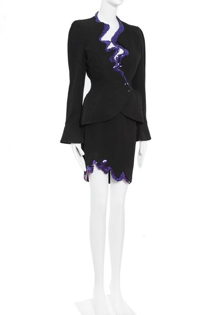 MUGLER Un beau costume en laine noire Thierry Mugler, collection 'Hiver Buick', automne-hiver...