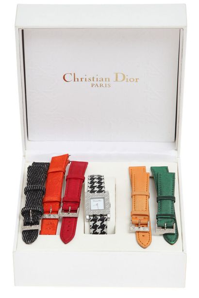 DIOR Une montre Christian Dior à bracelets interchangeables, moderne

A Christian...