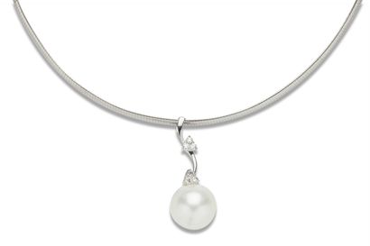 null Cultured pearl and diamond pendant and gold chain



The pendant adorned with...
