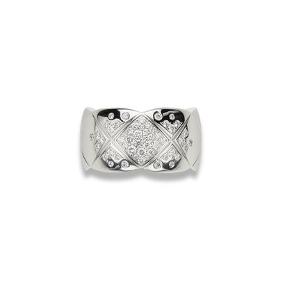 CHANEL Bague "Coco Crush" diamants, par Chanel



De forme bandeau à croisillons...