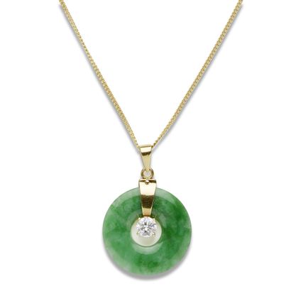 null Jade and diamond pendant and gold chain



The pendant in 18K (750) yellow gold...