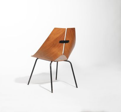 Ray KOMAI (Etats-Unis) Chair, model n°939

Created in 1949

Wooden seat, black lacquered...