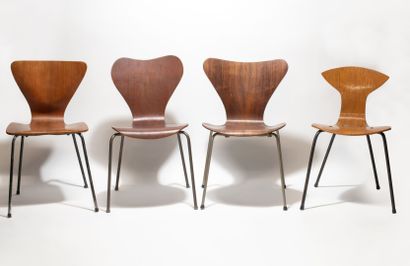 TRAVAIL SCANDINAVE Set of four chairs, Ant style

Wooden seats, metal legs 

Various...