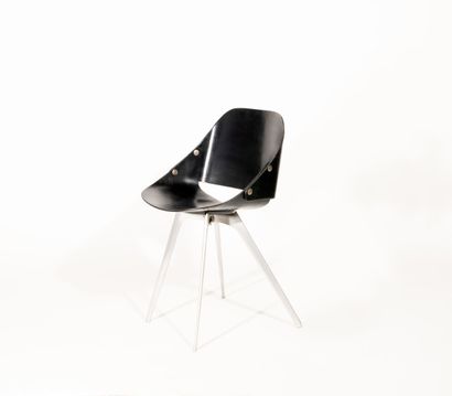 ROGER TALLON (1929-2011) Chaise, modèle Wimpy

Création de 1957

Assise en bois thermoformé...