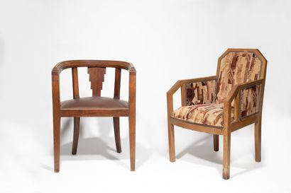 TRAVAIL ART DECO Two armchairs in carved wood

73 x 56 x 46 cm

84 x 56 x 63 cm



Two...