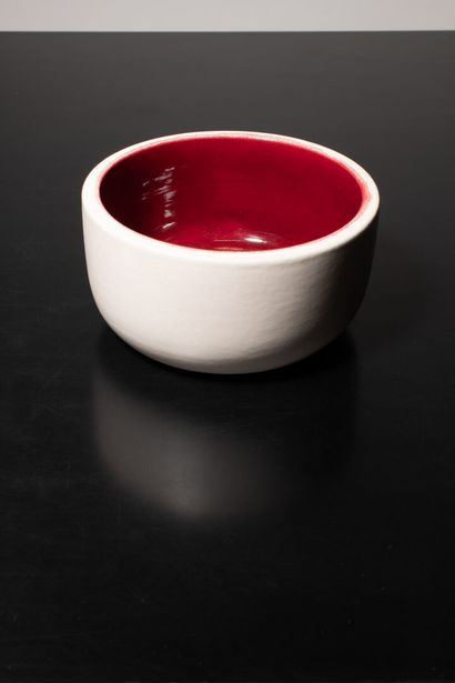 SEVRES - Atelier Keramos Small bowl



In white ceramic outside, glazed inside cherry



Signature...