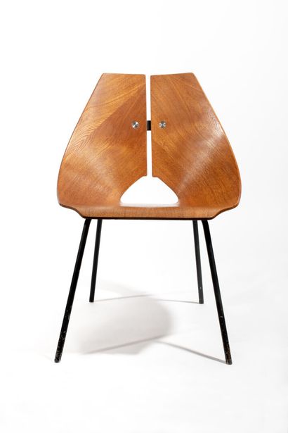 Ray KOMAI (Etats-Unis) Chair, model n°939

Created in 1949

Wooden seat, black lacquered...