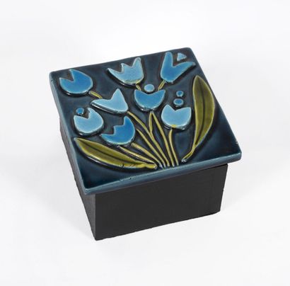 MITHÉ ESPELT (1923-2020) Jewelry box/case

Circa 1960

Polychrome enamelled ceramic

Wooden...
