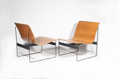 Günter RENKEL (Travail Allemand) Pair of armchairs

1959

wooden seat, black lacquered...