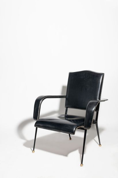 JACQUES ADNET (1900-1984) 
Fauteuil bas Circa 1950 In black saddle leather, black...