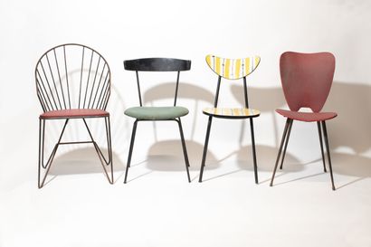 TRAVAIL DES ANNÉES 1960 Suite de 4 chaises

Métal, simili cuir et formica

Dimensions...