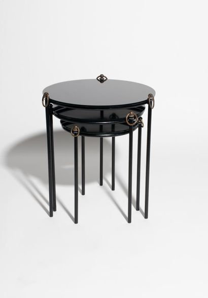 TRAVAIL FRANCAIS ANNEES 60 Suite of three nesting tables

Black metal base, brass...