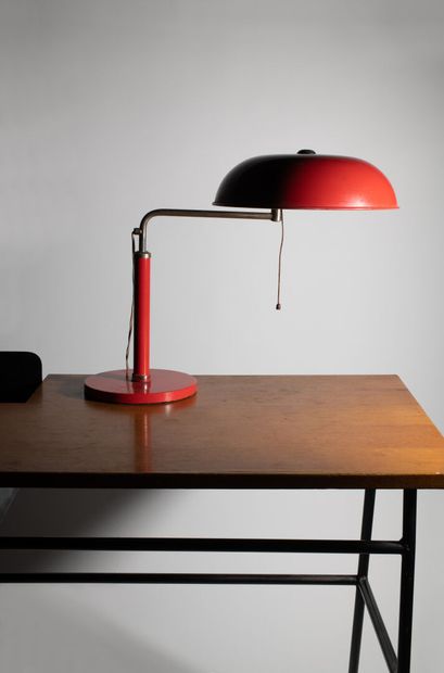 Alfred MULLER Desk lamp, model Quick1500 

Circa 1940

Red lacquered metal

Label...